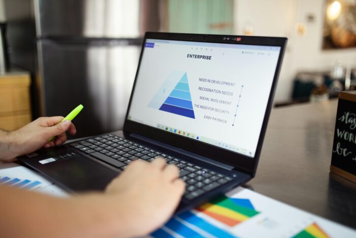 Pyramid graphic on laptop